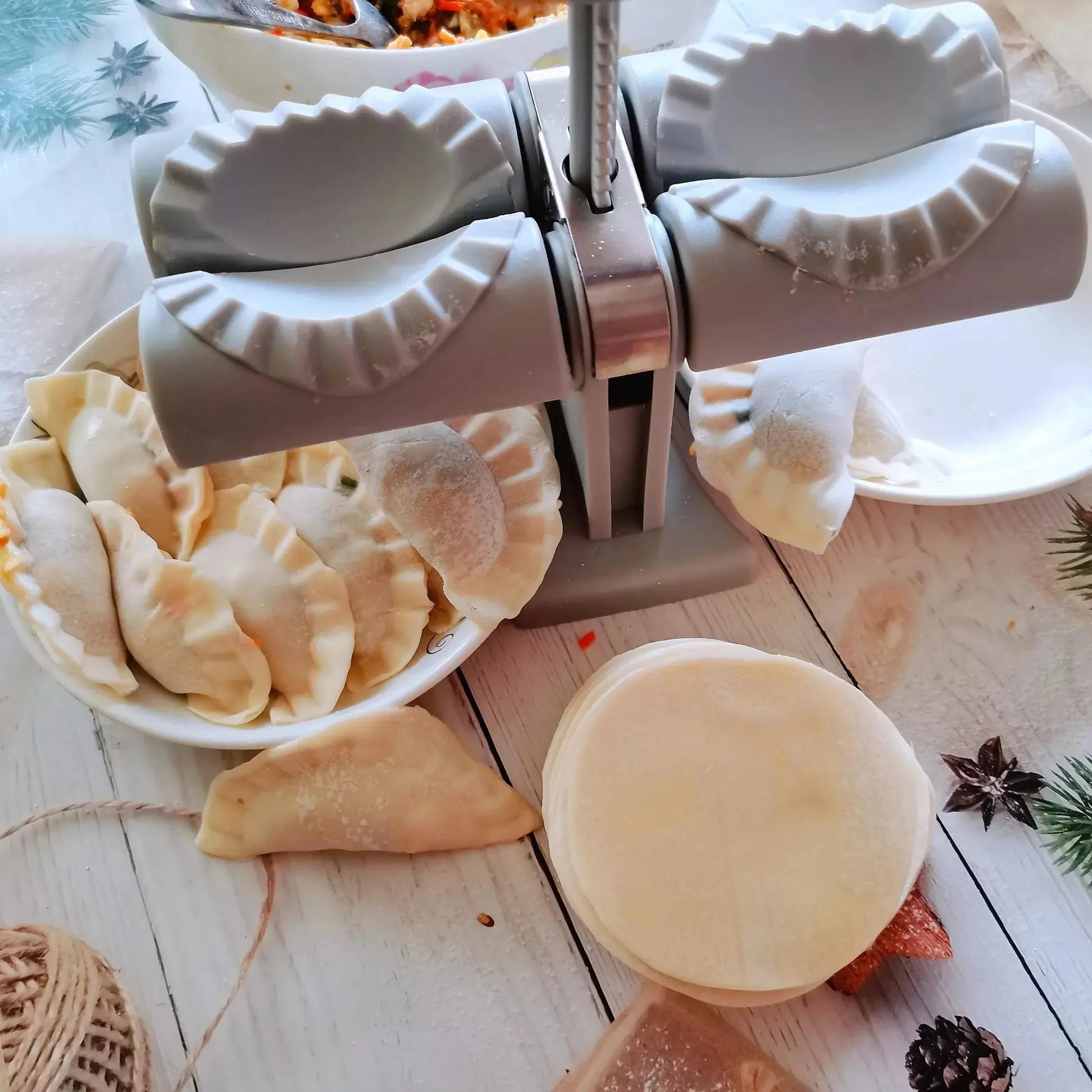 HOUSEHOLD DOUBLE HEAD AUTOMATIC DUMPLING MAKER MOULD leyoupin